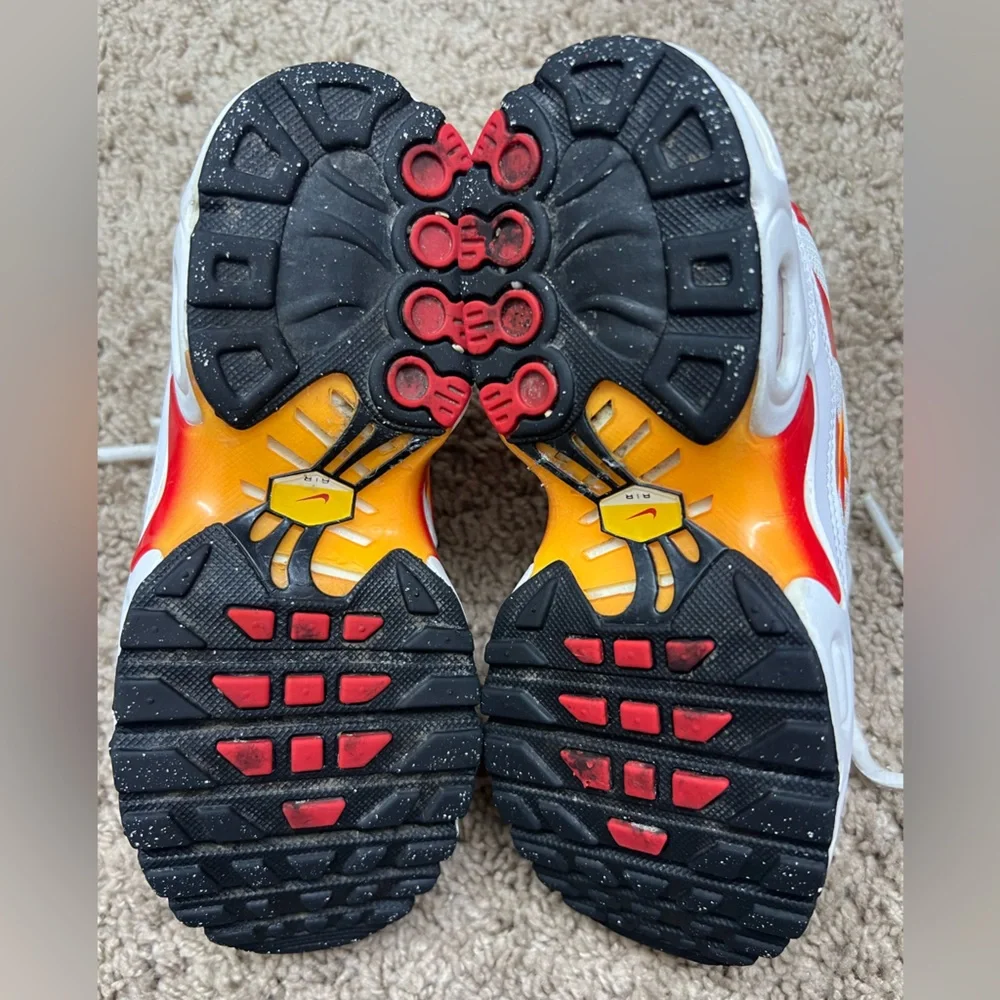 Nike Air Max Plus Sunburn Youth Sz 1Y Sneaker Shoe FN3858-100 - Picture 5 of 6